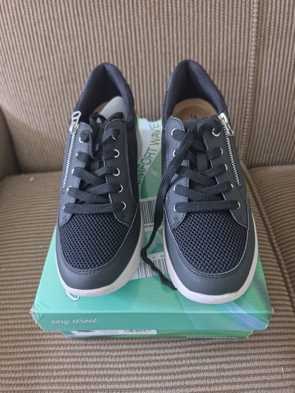 ​Easy Street Barrie Black Mesh Side-Zipper Comfort Sneakers — Size 10 W (NIB)
